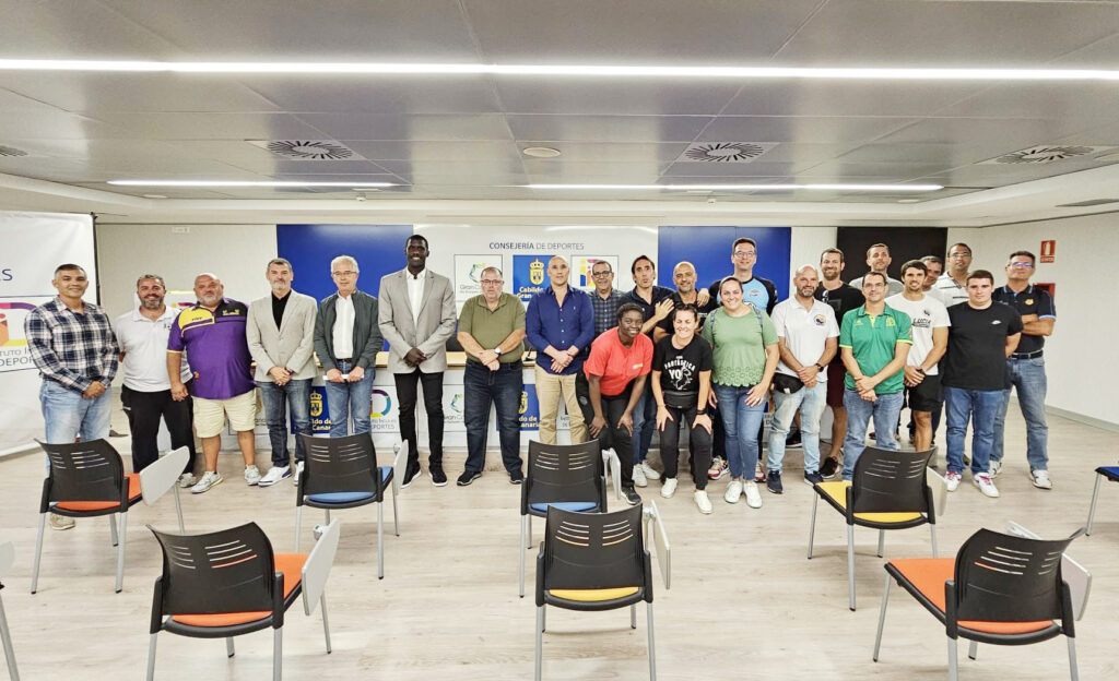 Reunión del Club Baloncesto Gran Canaria con representantes de clubes locales.