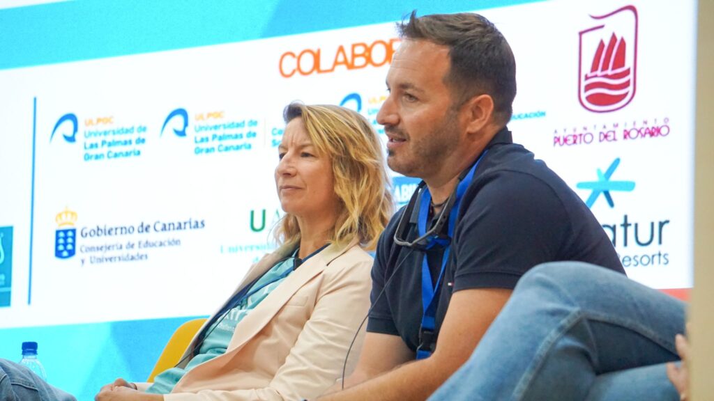 Javi Choren, presentes en las ""II Jornadas Nacionales. Una sociedad inclusiva"" de la ULPGC",Dos personas en un panel durante las II Jornadas Nacionales sobre inclusión en la ULPGC.