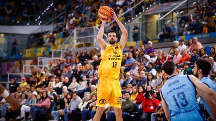 en diez claves",Jugador del Dreamland Gran Canaria lanzando el balón en un partido frente al Lleida.