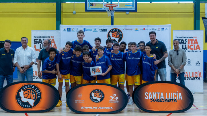 Jugadores preinfantiles del CB Gran Canaria posan tras el torneo U14 en Santa Lucía.