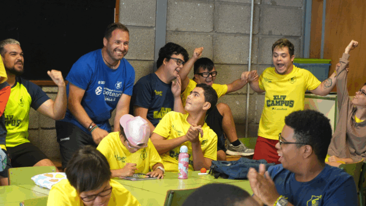 un campus ""no exclusivo""",Grupo de jóvenes disfrutando y celebrando en el XLIV Campus CaixaBank.