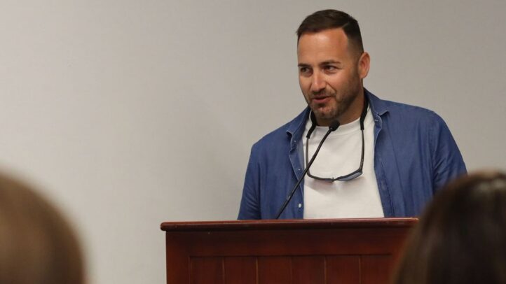 presente en las jornadas 'Acciones estratégicas de accesibilidad en el deporte'",Javi Choren habla en las jornadas sobre accesibilidad en el deporte.