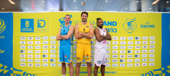 raíces y orgullo en las nuevas pieles del Dreamland Gran Canaria",Jugadores del Dreamland Gran Canaria posan con sus nuevos uniformes en un evento.