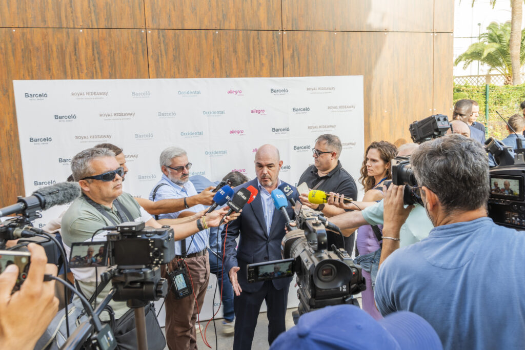 a Royal Hideaway Hotel",Desayuno informativo del Club Baloncesto Gran Canaria con asistencia de medios.