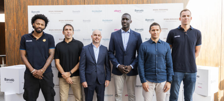 a Royal Hideaway Hotel",Desayuno informativo del Club Baloncesto Gran Canaria con varios representantes del club.