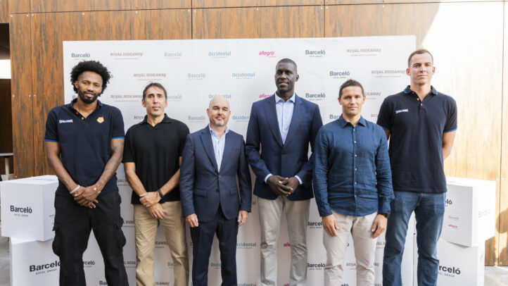 a Royal Hideaway Hotel",Desayuno informativo del Club Baloncesto Gran Canaria con varios representantes del club.