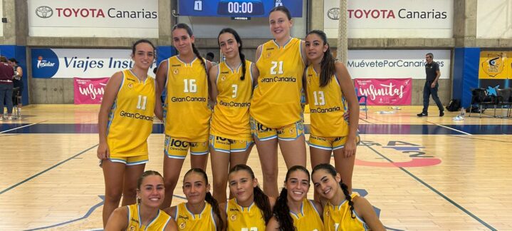Jugadoras del Gran Canaria U22 celebran su victoria con un marcador de 114 a 49.