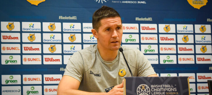 Jaka Lakovic habla en una rueda de prensa del Club Baloncesto Gran Canaria.