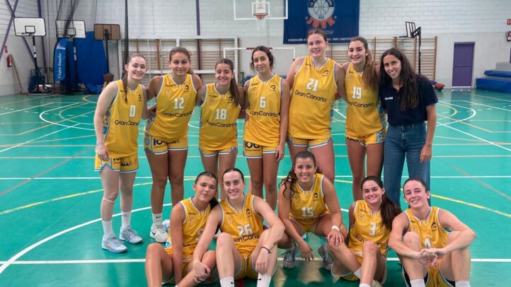 Jugadoras del infantil masculino del Club Baloncesto Gran Canaria en entrenamiento.