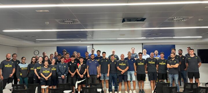 Reunión de técnicos de la cantera amarilla para inaugurar el curso 2025/26.