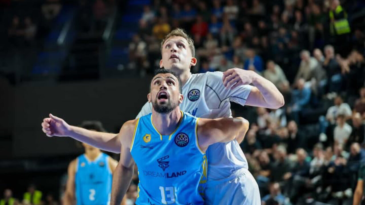  C3A860E4-82E8-467D-AE63-54C1832CC6E9