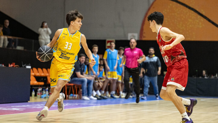 Un jugador del infantil de la Minicopa Endesa en la fase previa de noviembre de 2025