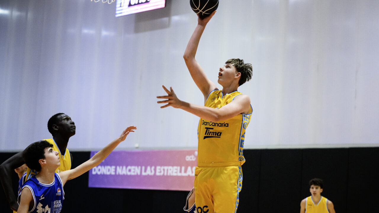 Un jugador del infantil de la Minicopa Endesa en la fase previa de noviembre de 2025