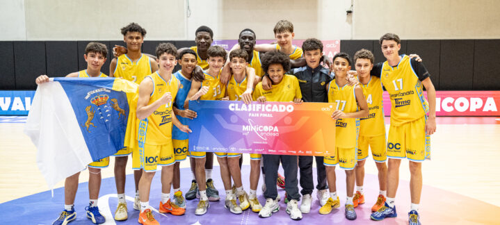 Celebración del equipo infantil al lograr el pase a la Minicopa Endesa