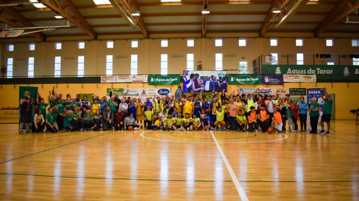 Foto de familia del Proyecto Suma en Teror en el Día Mundial de la Discapacidad 2025