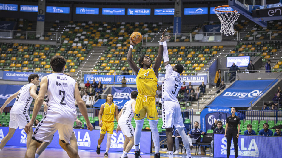 Imagen del partido de Liga U entre Burgos Grupo de Santiago y Gran Canaria