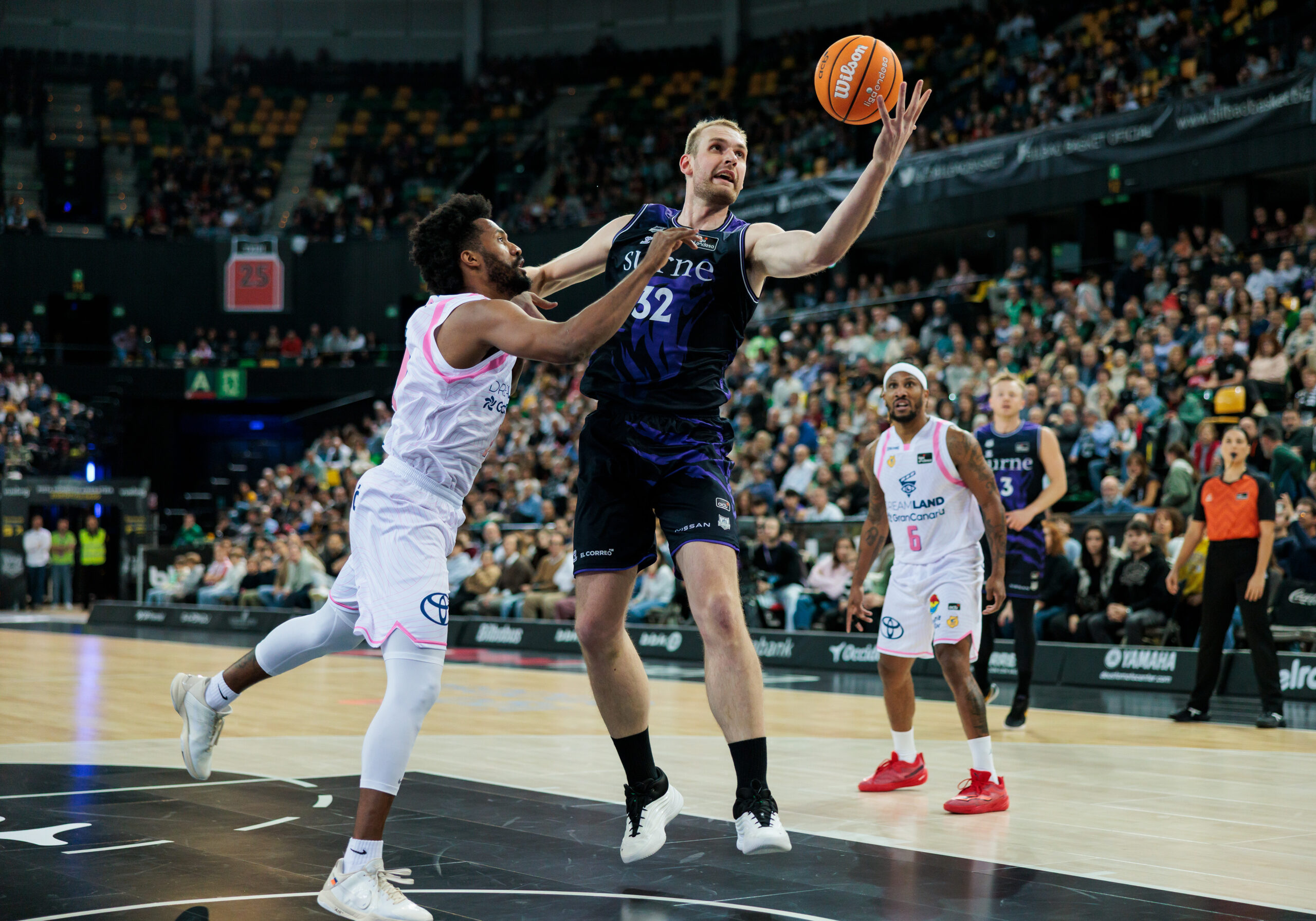 Foto del partido entre Dreamland Gran Canaria y Surne Bilbao