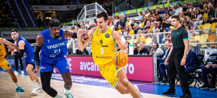 Brussino, en acción ofensiva.