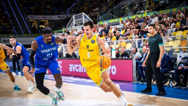 Brussino, en acción ofensiva.