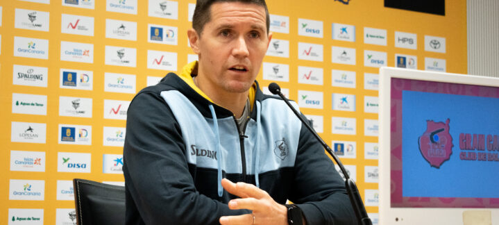 Lakovic, en rueda de prensa.