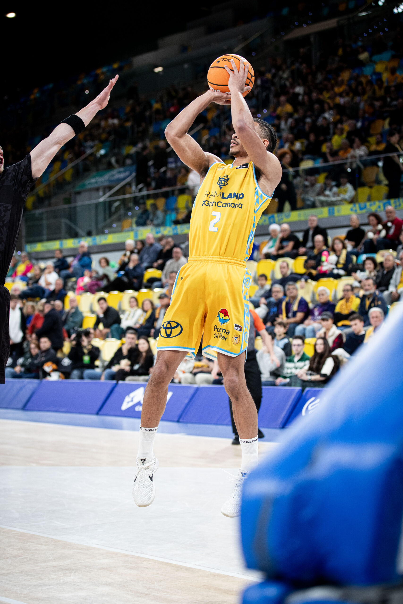 Lanzamiento de Isaiah Wong