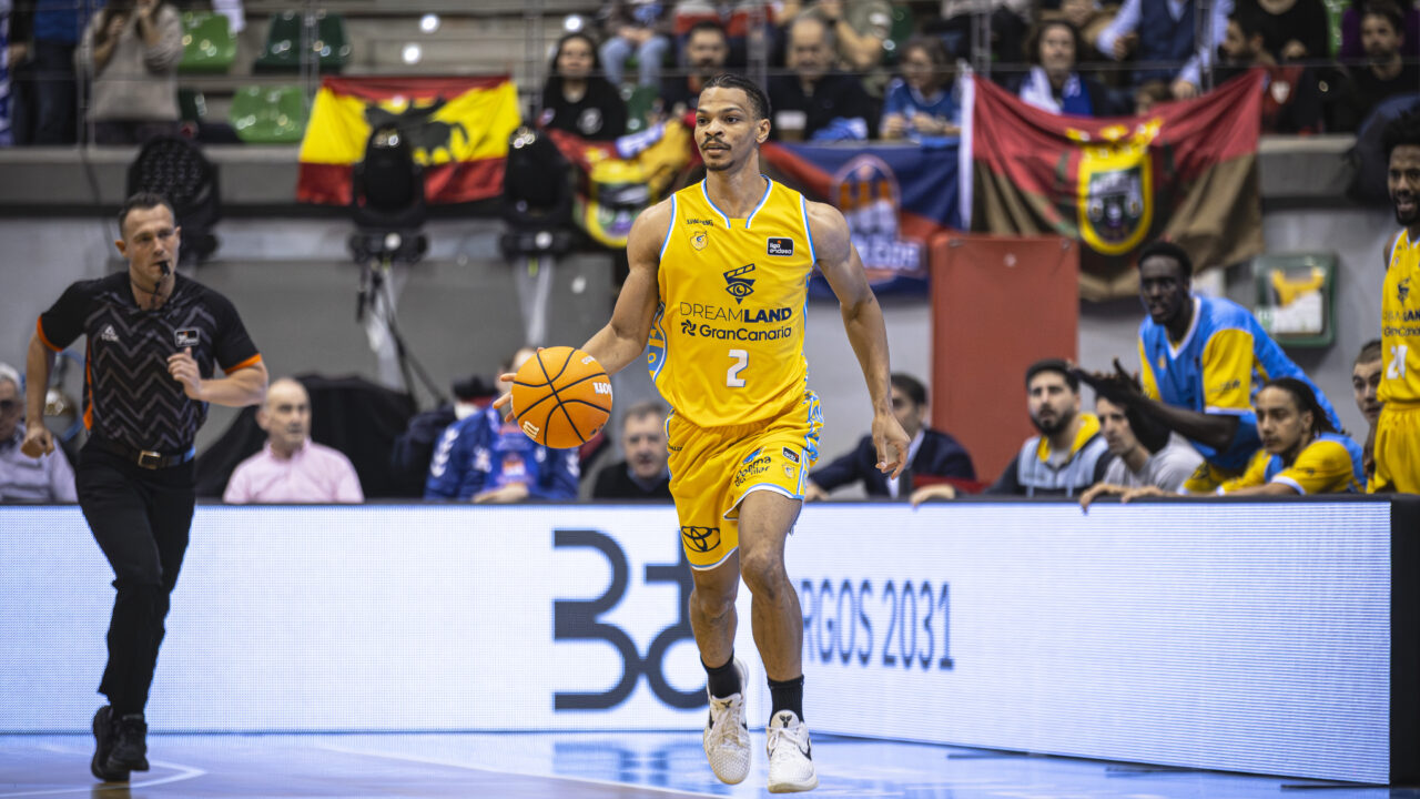 Isaiah Wong ante el Recoletas Salud San Pablo Burgos.