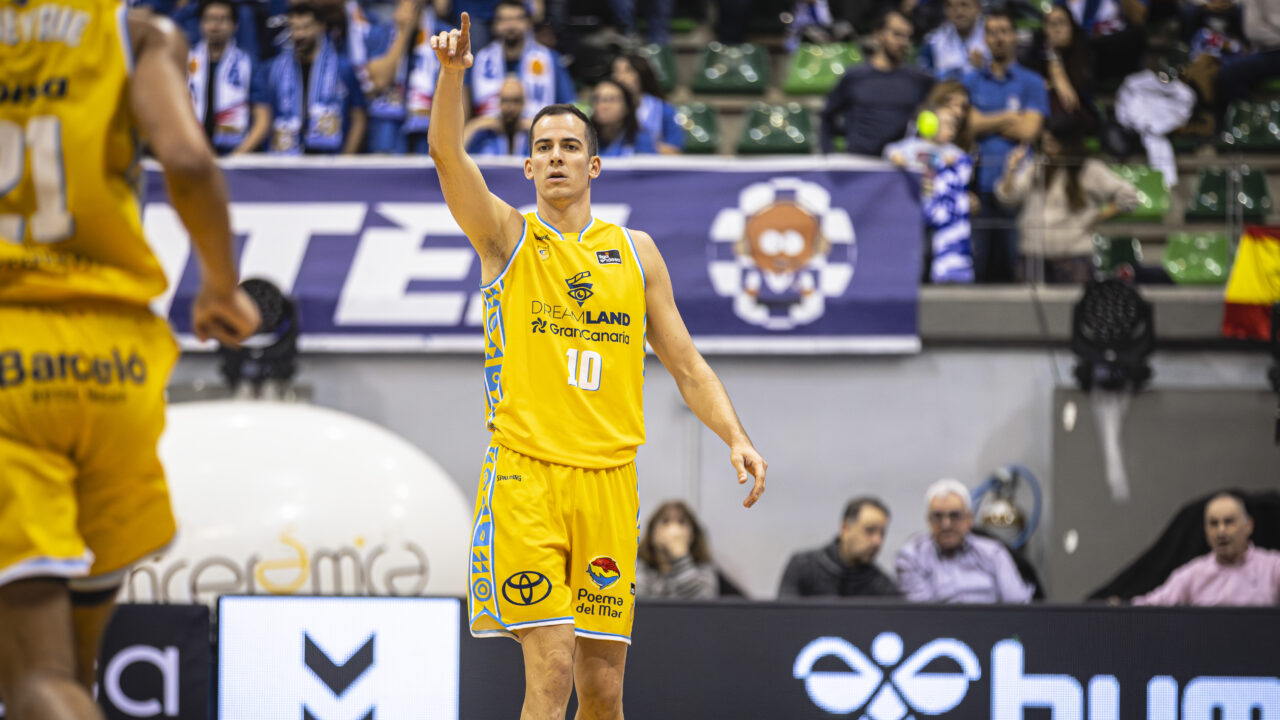 Miquel Salvó ante el Recoletas Salud San Pablo Burgos.