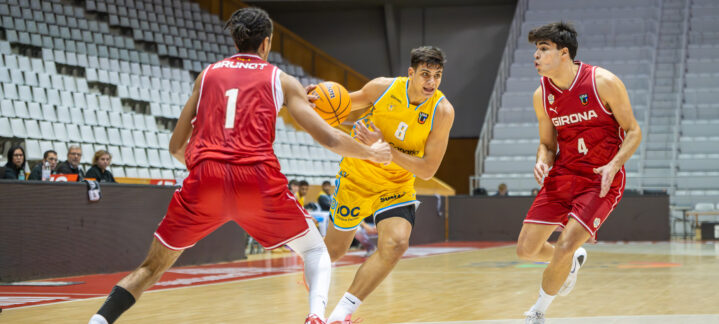 Hugo Díaz del equipo de Liga U ante Bàsquet Girona