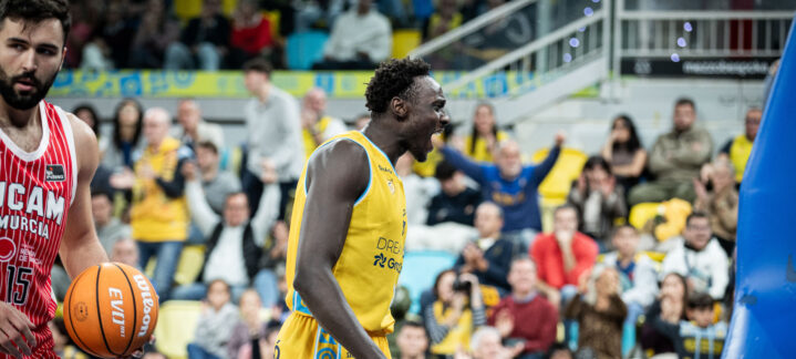 Kur Kuath ante UCAM Murcia.