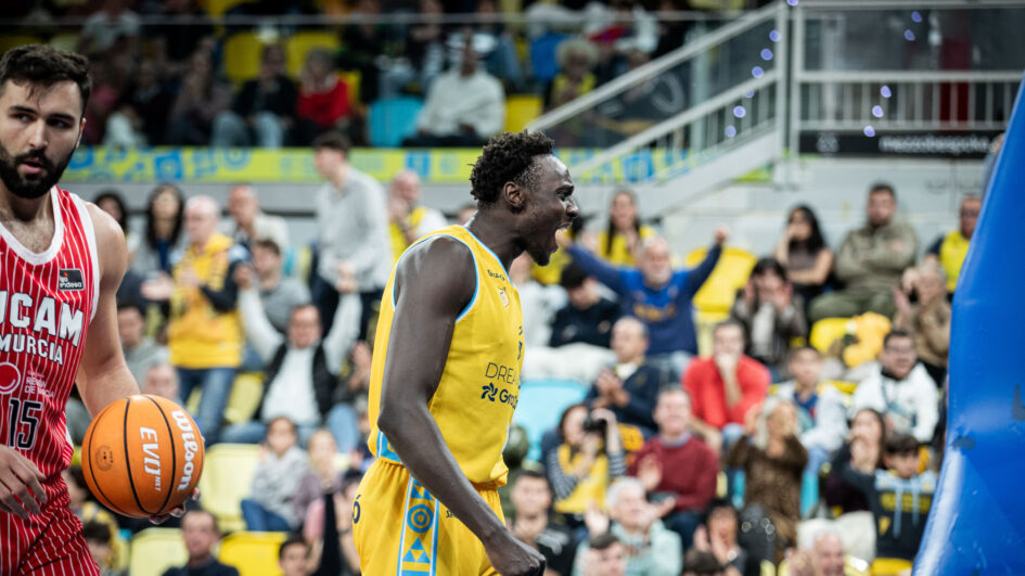 Kur Kuath ante UCAM Murcia.