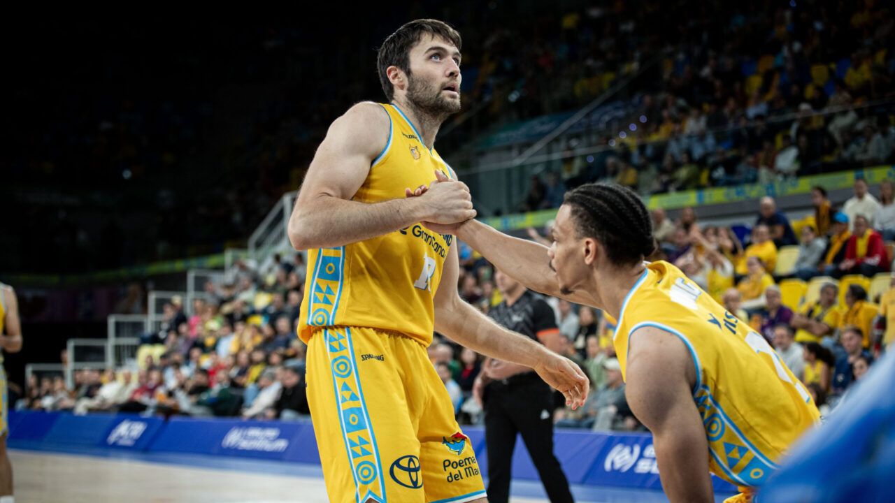 Tobey e Isaiah Wong, en partido.