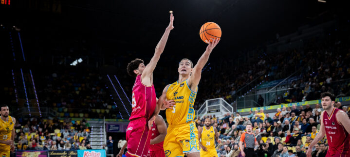 Ziga Samar, en acción de ataque.