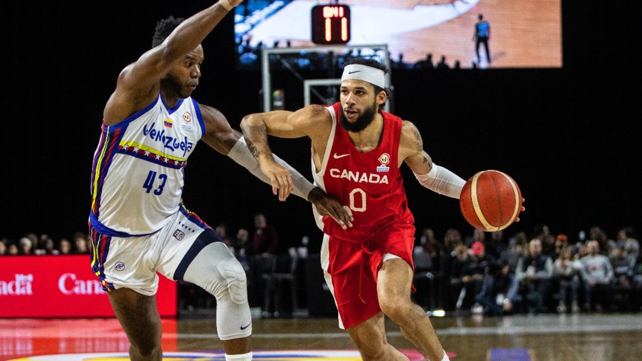 Kassius Robertson jugando para Canadá