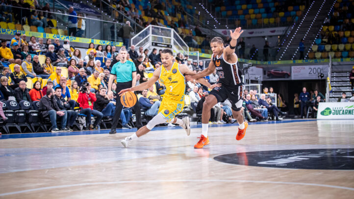 Isaiah Wong, en acción de ataque.