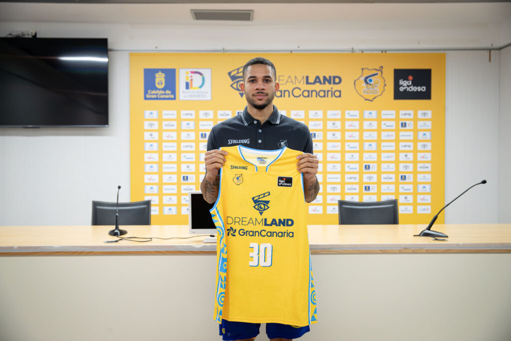 Kassius Robertson, presentado en el Gran Canaria Arena.