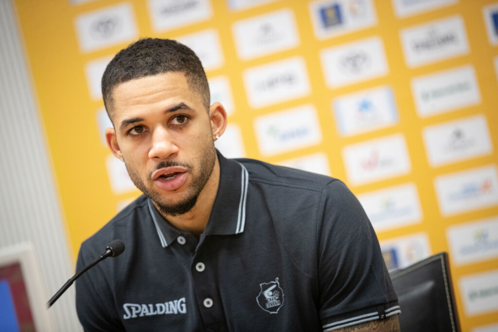 Robertson, en su presentación.