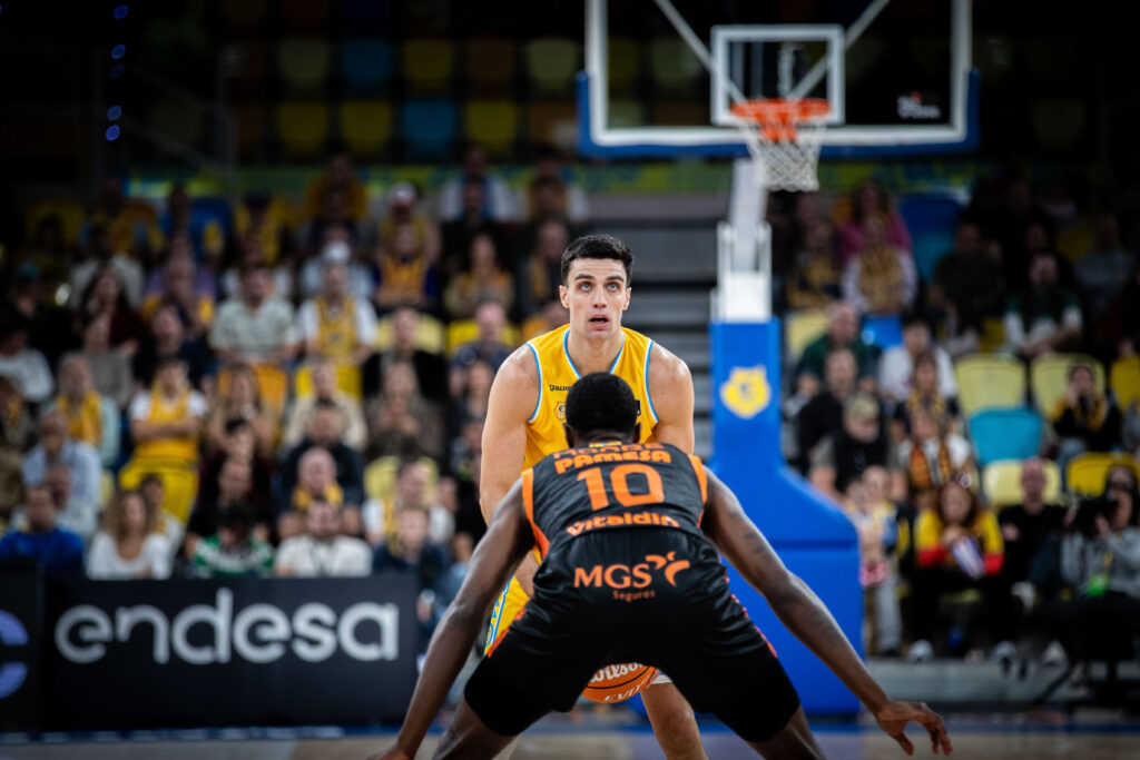 Imagen de Carlos Alocén en partido. 