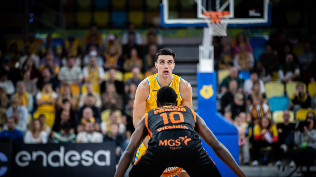 Imagen de Carlos Alocén en partido.