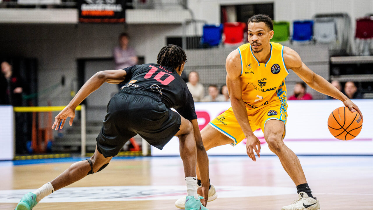 Isaiah Wong, en acción ofensiva.