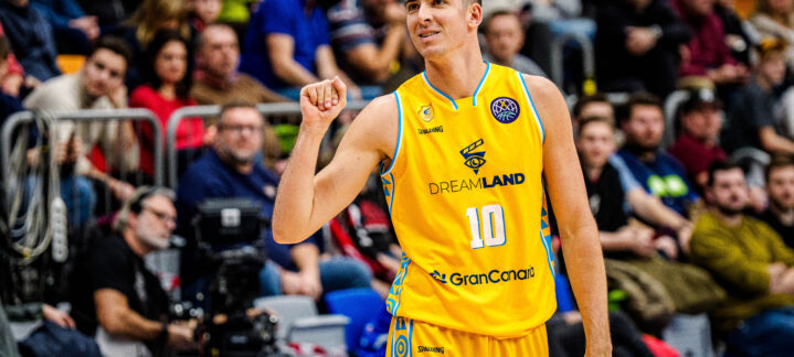 Miquel Salvó, en un lance del partido ante ERA Nymburk