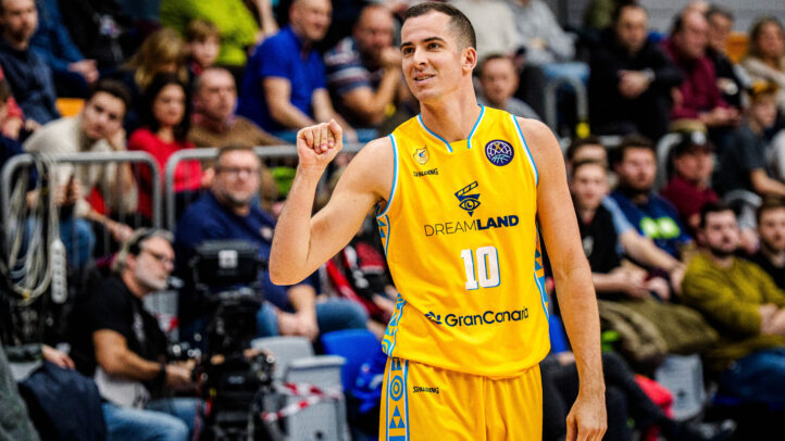 Miquel Salvó, en un lance del partido ante ERA Nymburk