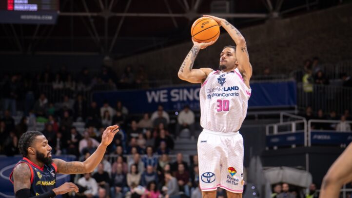 Suspensión de Kassius Robertson