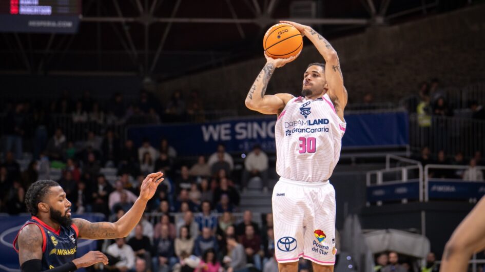 Suspensión de Kassius Robertson