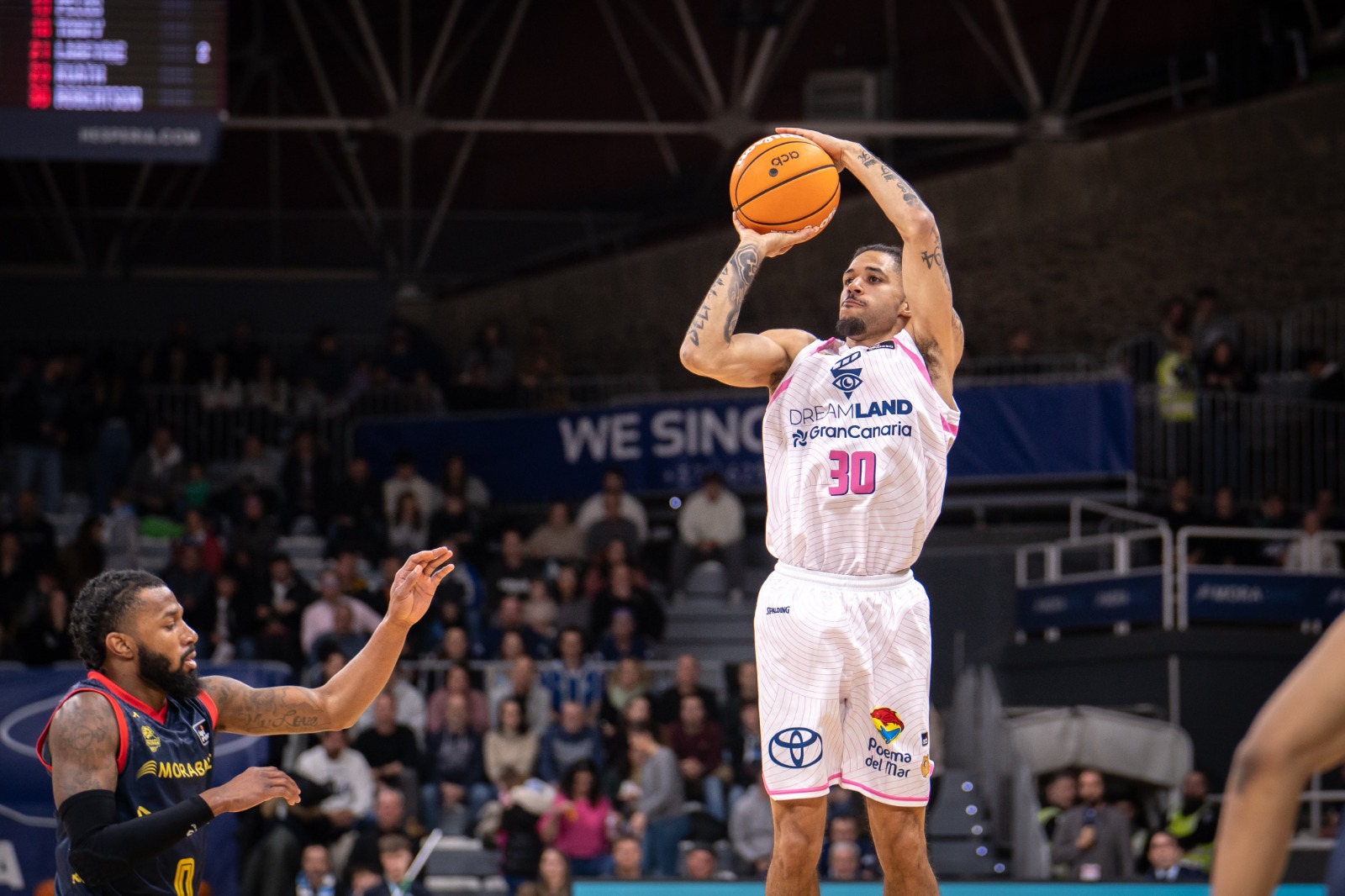 Suspensión de Kassius Robertson