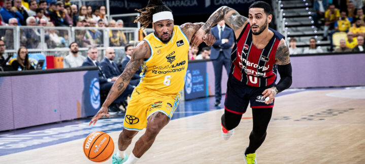 Andrew Albicy ataca el aro de Kosner Baskonia.