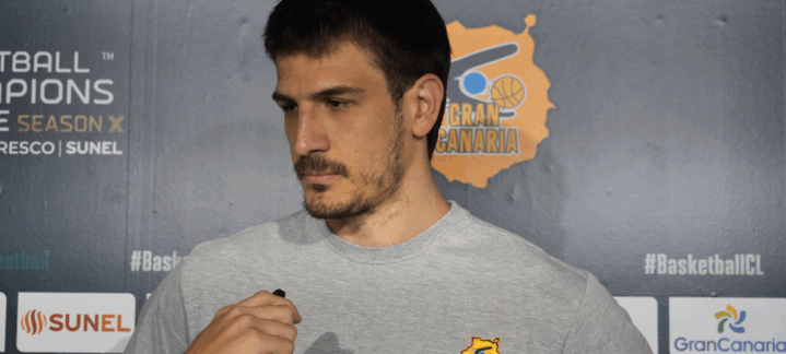 Imagen de Nico Brussino, en la previa del partido ante Pallacanestro Trieste.