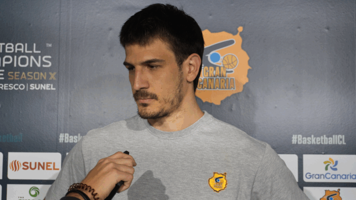 Imagen de Nico Brussino, en la previa del partido ante Pallacanestro Trieste.