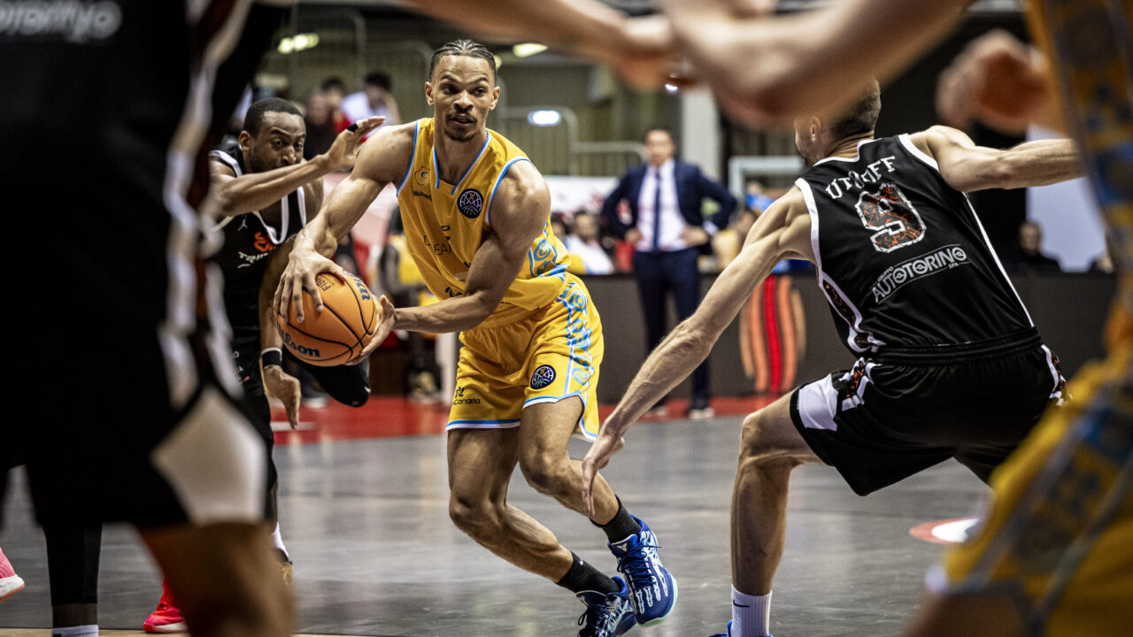 Imagen de Isaiah Wong en partido.