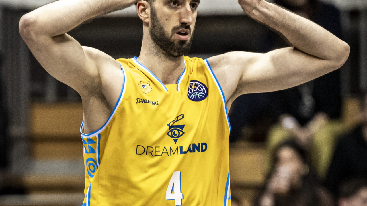 Eric Vila, en acción de partido.