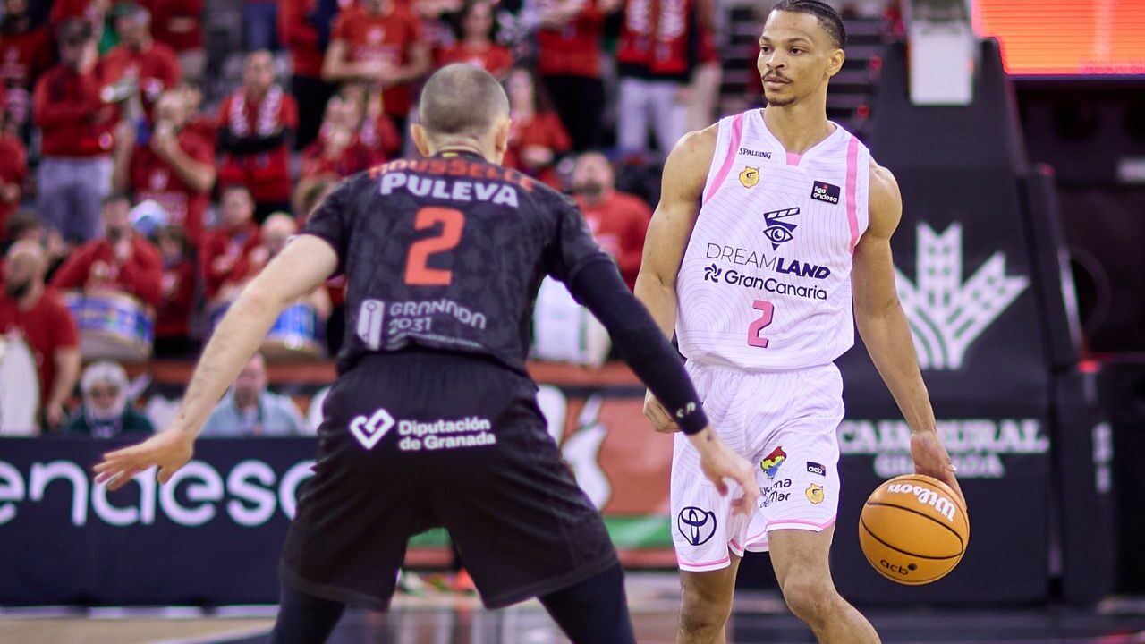 Isaiah Wong atacando ante Coviran Granada.